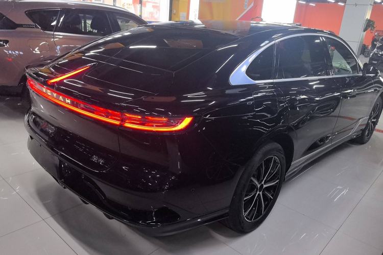 Used VOYAH PASSION 2024 PHEV Four-Wheel Drive Ultra-Long Range Executive Edition Exterior 3