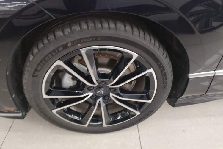 Used VOYAH PASSION 2024 PHEV Four-Wheel Drive Ultra-Long Range Flagship Model Exterior 4