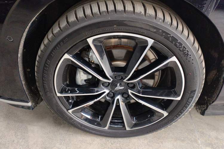 Used VOYAH PASSION 2024 PHEV Four-Wheel Drive Ultra-Long Range Flagship Model Exterior 4