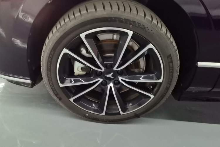 Used VOYAH PASSION 2024 PHEV Four-Wheel Drive Ultra-Long Range Flagship Model Exterior 4