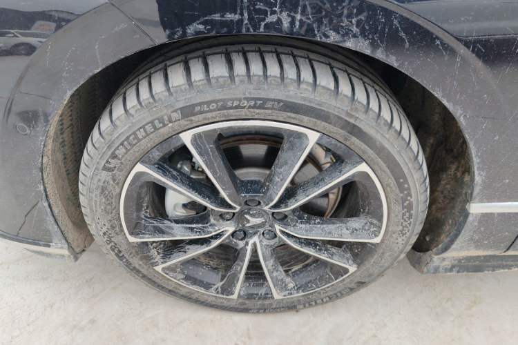 Used VOYAH PASSION 2024 PHEV Four-Wheel Drive Ultra-Long Range Flagship Model Exterior 4