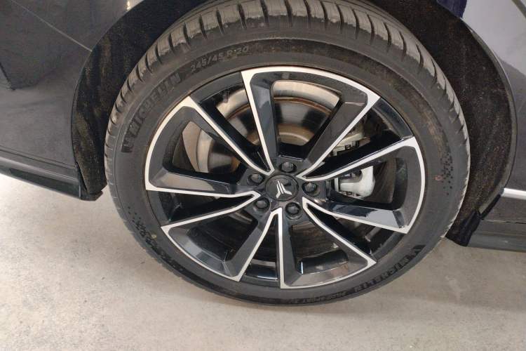 Used VOYAH PASSION 2024 PHEV Four-Wheel Drive Ultra-Long Range Flagship Model Exterior 5