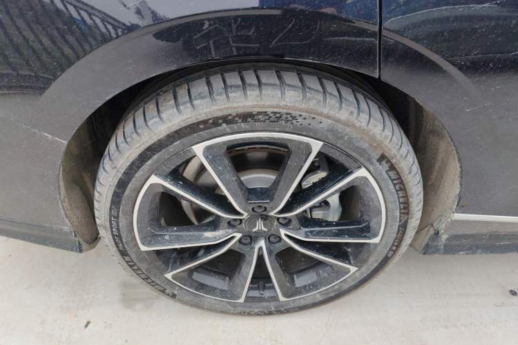 Used VOYAH PASSION 2024 PHEV Four-Wheel Drive Ultra-Long Range Flagship Model Exterior 5