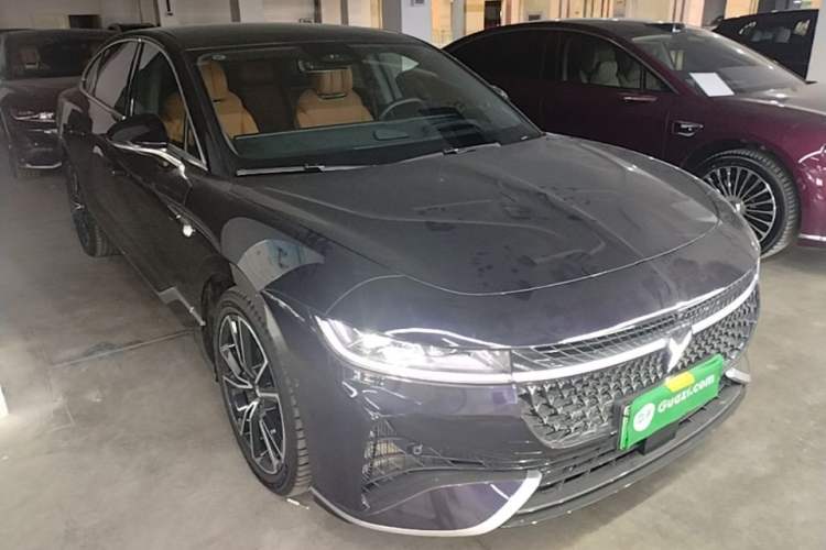 Used VOYAH PASSION 2024 PHEV Four-Wheel Drive Ultra-Long Range Flagship Model Front Right 45 Deg