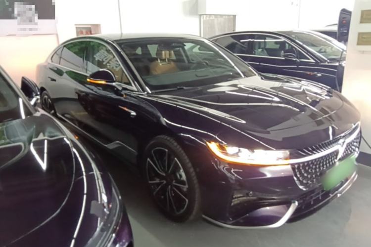 Used VOYAH PASSION 2024 PHEV Four-Wheel Drive Ultra-Long Range Flagship Model Front Right 45 Deg