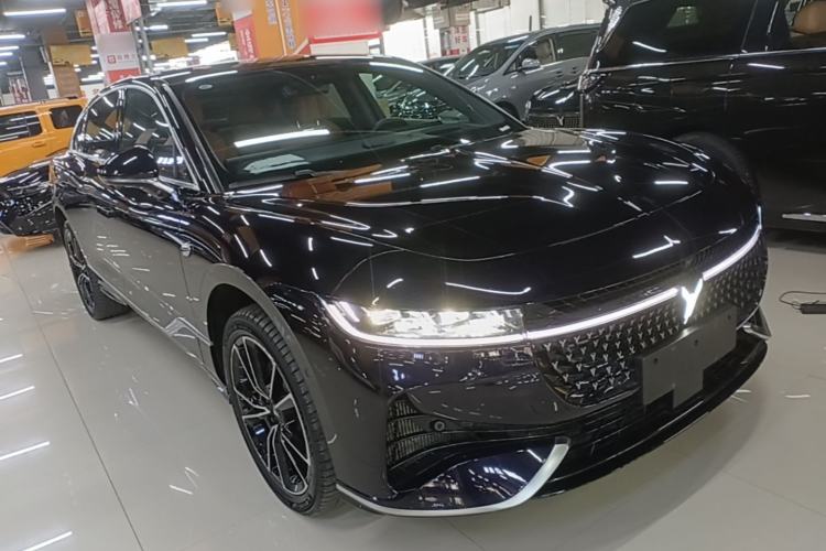 Used VOYAH PASSION 2024 PHEV Four-Wheel Drive Ultra-Long Range Flagship Model Front Right 45 Deg