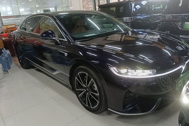 Used VOYAH PASSION 2024 PHEV Four-Wheel Drive Ultra-Long Range Flagship Model Front Right 45 Deg