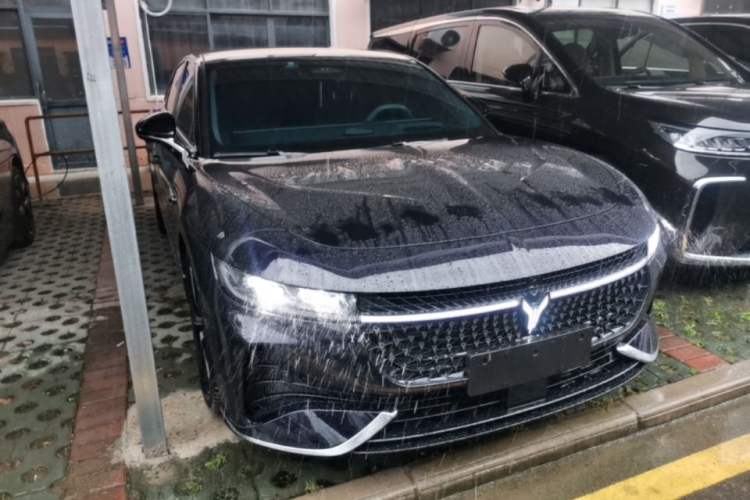Used VOYAH PASSION 2024 PHEV Four-Wheel Drive Ultra-Long Range Flagship Model Front Right 45 Deg