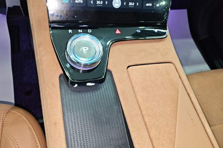 Used VOYAH PASSION 2024 PHEV Four-Wheel Drive Ultra-Long Range Flagship Model Gear Lever
