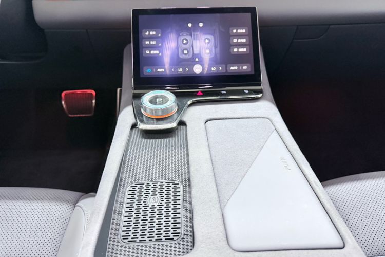Used VOYAH PASSION 2024 PHEV Four-Wheel Drive Ultra-Long Range Flagship Model Gear Lever