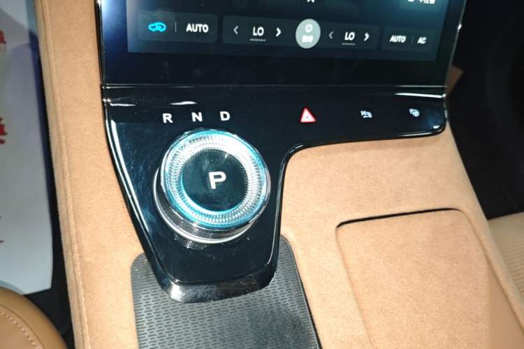 Used VOYAH PASSION 2024 PHEV Four-Wheel Drive Ultra-Long Range Flagship Model Gear Lever