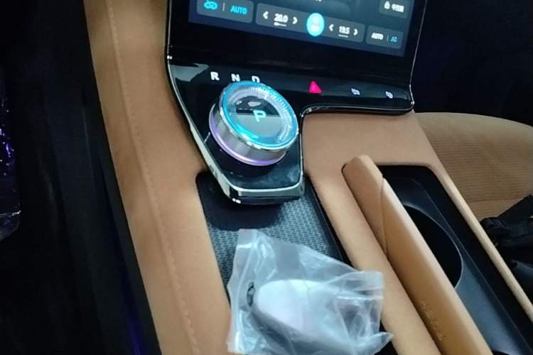 Used VOYAH PASSION 2024 PHEV Four-Wheel Drive Ultra-Long Range Flagship Model Gear Lever
