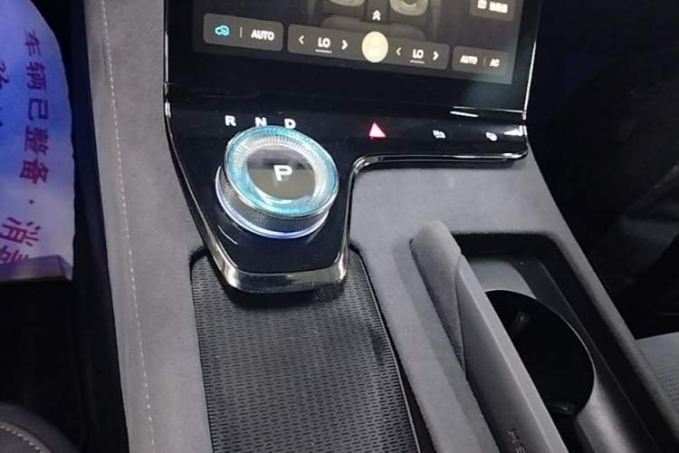 Used VOYAH PASSION 2024 PHEV Four-Wheel Drive Ultra-Long Range Flagship Model Gear Lever