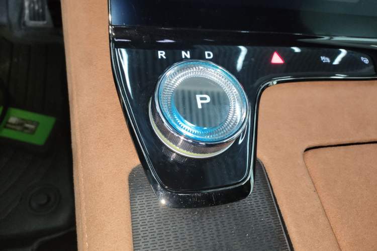 Used VOYAH PASSION 2024 PHEV Four-Wheel Drive Ultra-Long Range Flagship Model Gear Lever