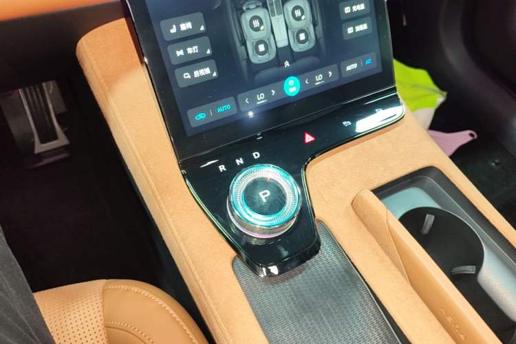 Used VOYAH PASSION 2024 PHEV Four-Wheel Drive Ultra-Long Range Executive Edition Gear Lever