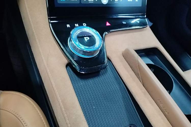 Used VOYAH PASSION 2024 PHEV Four-Wheel Drive Ultra-Long Range Flagship Model Gear Lever