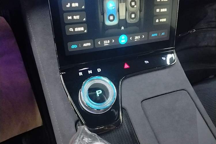 Used VOYAH PASSION 2024 PHEV Four-Wheel Drive Ultra-Long Range Flagship Model Gear Lever