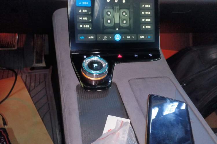Used VOYAH PASSION 2024 PHEV Four-Wheel Drive Ultra-Long Range Flagship Model Gear Lever