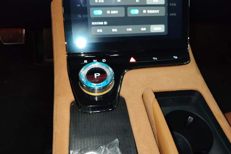 Used VOYAH PASSION 2024 PHEV Four-Wheel Drive Ultra-Long Range Flagship Model Gear Lever