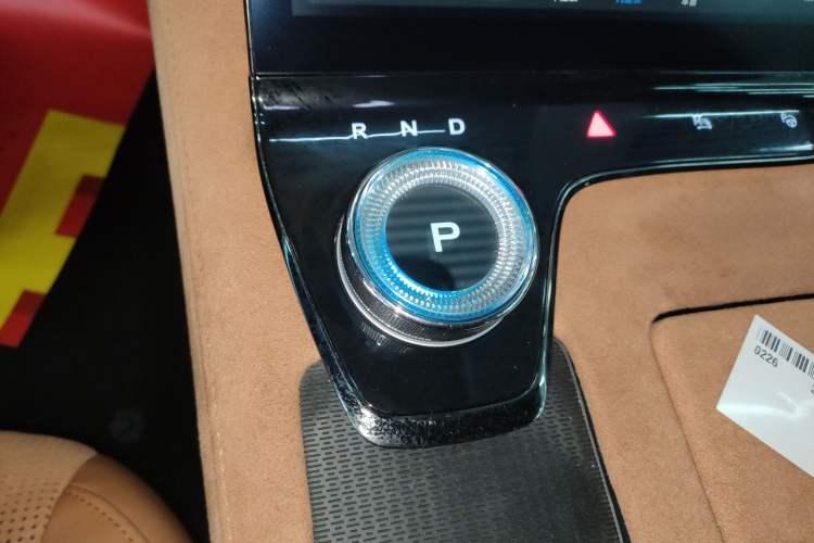 Used VOYAH PASSION 2024 PHEV Four-Wheel Drive Ultra-Long Range Flagship Model Gear Lever