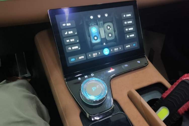 Used VOYAH PASSION 2024 PHEV Four-Wheel Drive Ultra-Long Range Flagship Model Gear Lever