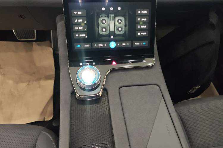 Used VOYAH PASSION 2024 PHEV Four-Wheel Drive Ultra-Long Range Flagship Model Gear Lever