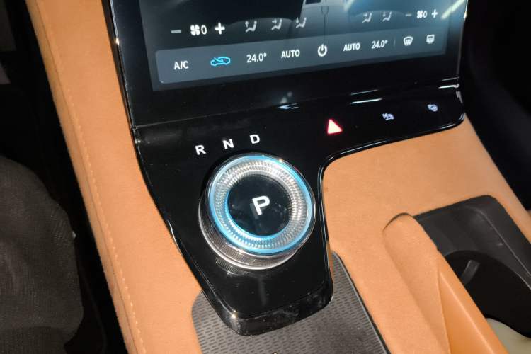 Used VOYAH PASSION 2024 PHEV Four-Wheel Drive Ultra-Long Range Flagship Model Gear Lever