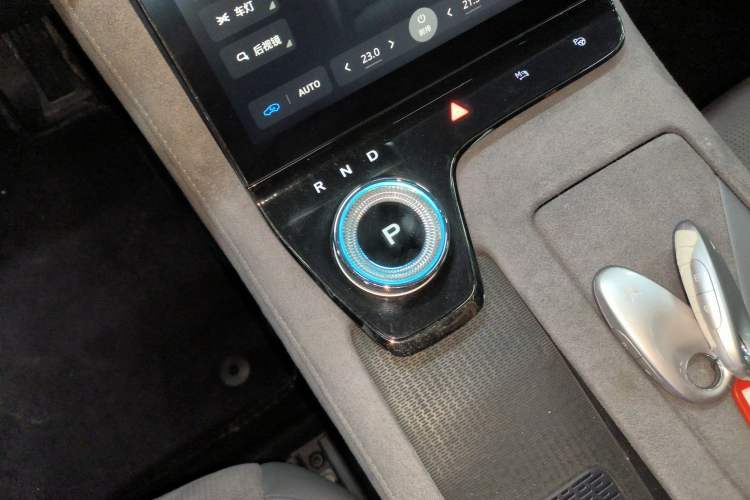 Used VOYAH PASSION 2024 PHEV Four-Wheel Drive Ultra-Long Range Flagship Model Gear Lever