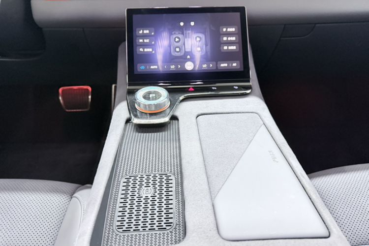 Used VOYAH PASSION 2024 PHEV Four-Wheel Drive Ultra-Long Range Flagship Model Gear Lever