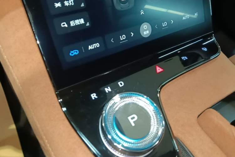 Used VOYAH PASSION 2024 PHEV Four-Wheel Drive Ultra-Long Range Flagship Model Gear Lever
