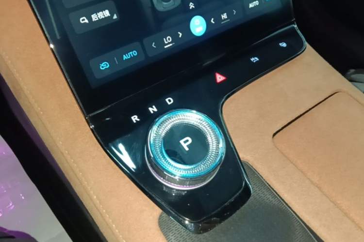 Used VOYAH PASSION 2024 PHEV Four-Wheel Drive Ultra-Long Range Flagship Model Gear Lever