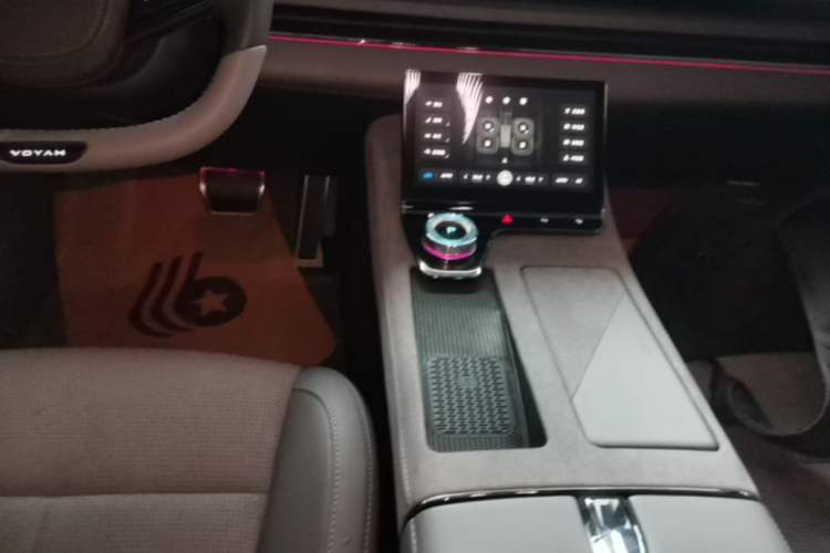 Used VOYAH PASSION 2024 PHEV Four-Wheel Drive Ultra-Long Range Flagship Model Gear Lever