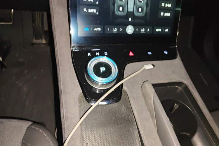 Used VOYAH PASSION 2024 PHEV Four-Wheel Drive Ultra-Long Range Executive Edition Gear Lever