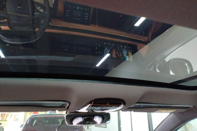 Used VOYAH PASSION 2024 PHEV Four-Wheel Drive Ultra-Long Range Flagship Model Headliner