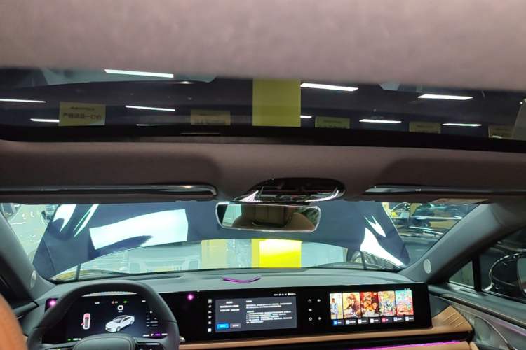 Used VOYAH PASSION 2024 PHEV Four-Wheel Drive Ultra-Long Range Executive Edition Headliner