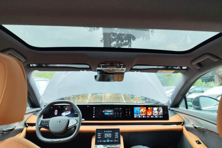 Used VOYAH PASSION 2024 PHEV Four-Wheel Drive Ultra-Long Range Executive Edition Headliner