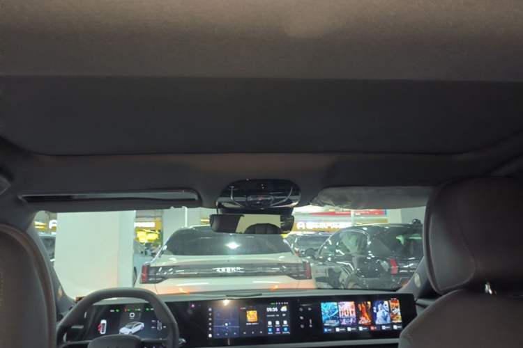 Used VOYAH PASSION 2024 PHEV Four-Wheel Drive Ultra-Long Range Executive Edition Headliner