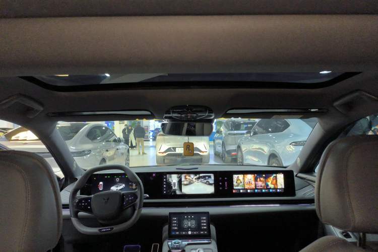Used VOYAH PASSION 2024 PHEV Four-Wheel Drive Ultra-Long Range Flagship Model Headliner