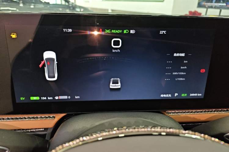 Used VOYAH PASSION 2024 PHEV Four-Wheel Drive Ultra-Long Range Flagship Model Instrument Cluster