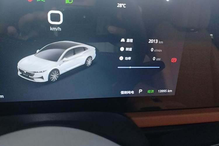 Used VOYAH PASSION 2024 PHEV Four-Wheel Drive Ultra-Long Range Flagship Model Instrument Cluster