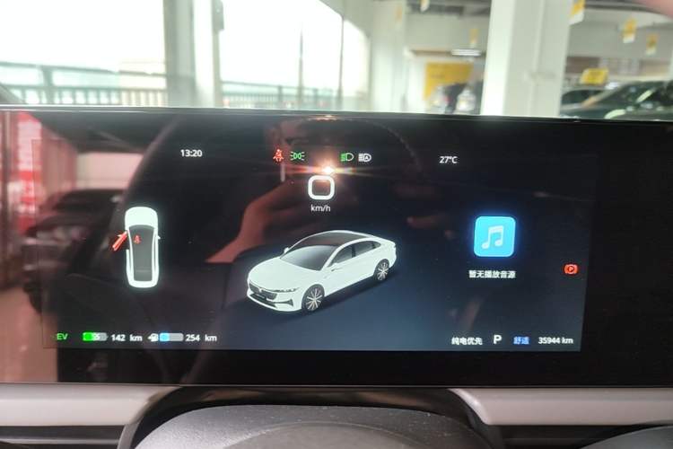 Used VOYAH PASSION 2024 PHEV Four-Wheel Drive Ultra-Long Range Flagship Model Instrument Cluster