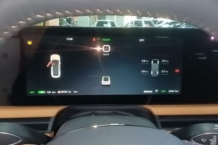 Used VOYAH PASSION 2024 PHEV Four-Wheel Drive Ultra-Long Range Flagship Model Instrument Cluster