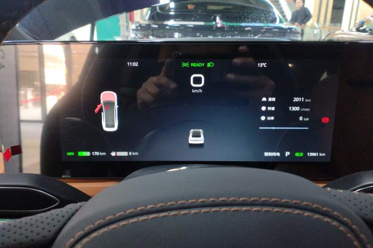 Used VOYAH PASSION 2024 PHEV Four-Wheel Drive Ultra-Long Range Flagship Model Instrument Cluster