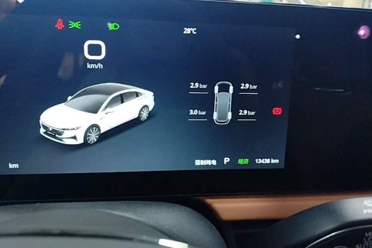Used VOYAH PASSION 2024 PHEV Four-Wheel Drive Ultra-Long Range Flagship Model Instrument Cluster