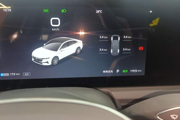 Used VOYAH PASSION 2024 PHEV Four-Wheel Drive Ultra-Long Range Flagship Model Instrument Cluster