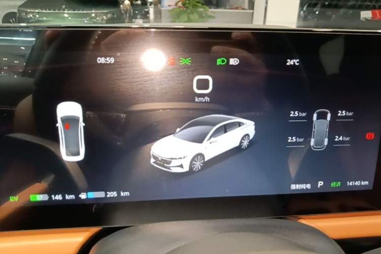 Used VOYAH PASSION 2024 PHEV Four-Wheel Drive Ultra-Long Range Flagship Model Instrument Cluster