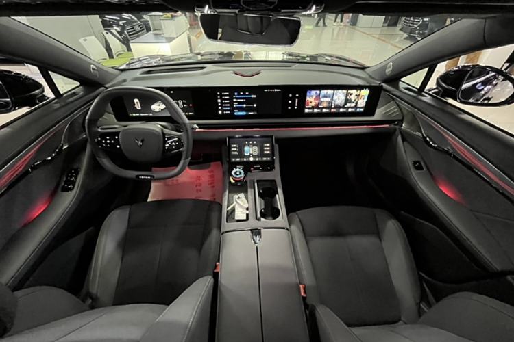 Used VOYAH PASSION 2024 PHEV Four-Wheel Drive Ultra-Long Range Executive Edition Interior 1