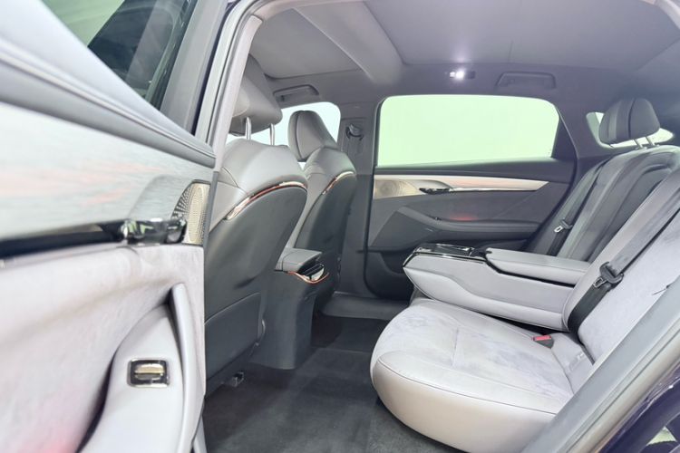 Used VOYAH PASSION 2024 PHEV Four-Wheel Drive Ultra-Long Range Flagship Model Interior 1