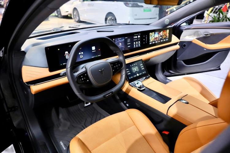 Used VOYAH PASSION 2024 PHEV Four-Wheel Drive Ultra-Long Range Executive Edition Interior 13