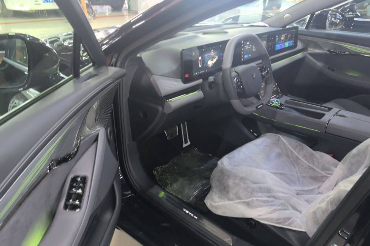 Used VOYAH PASSION 2024 PHEV Four-Wheel Drive Ultra-Long Range Executive Edition Interior 2